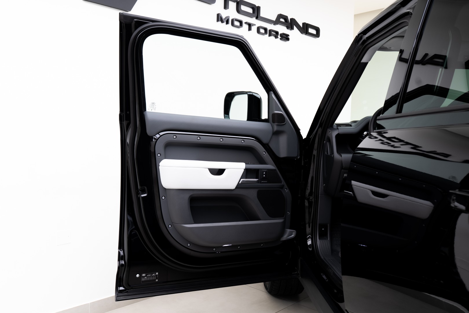 2026 LAND ROVER DEFENDER X- DAYNAMIC HSE P400E GCC UNDER WARRANTY